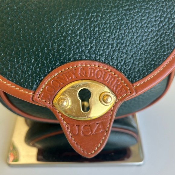 VINTAGE GREEN AND TAN DOONEY AND BOURKE BELT BAG CROSSBODY - Picture 12 of 16